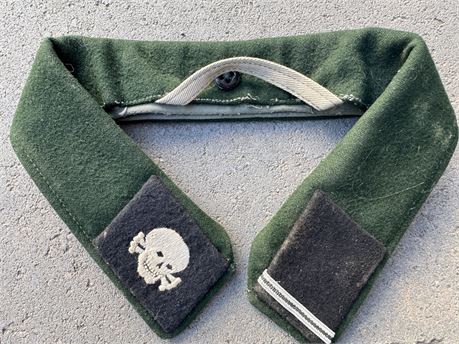 Cut Off Collar with Insignia