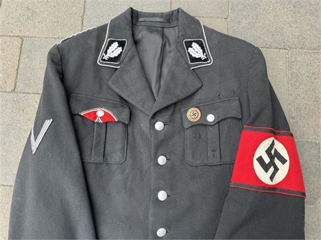 Oberfuhrer Uniform, Identified Officer