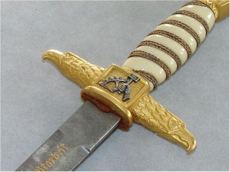 Bird's Head Presentation Dagger