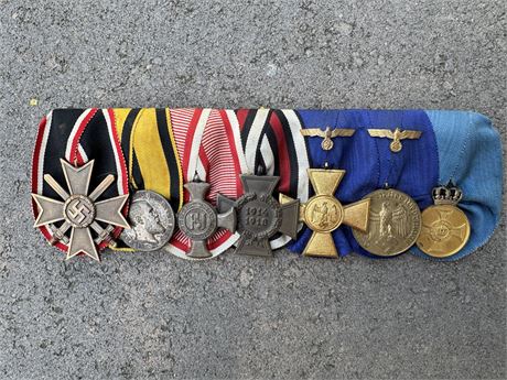 Medal Bar, 7 Place