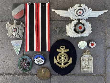 Mixed Lot of Insignia, Pins