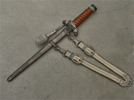 Army Officer's Dagger with Hanger and Knot