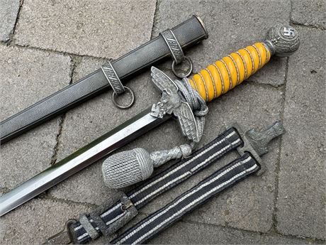 Luftwaffe Officer Dagger, 2 of 3