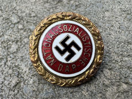 Small Gold Party Pin