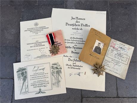 Spanish Cross in Bronze with Award Documents and Soldbuch