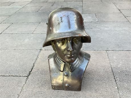 TMT  CG  Bust of Helmeted Army Soldier